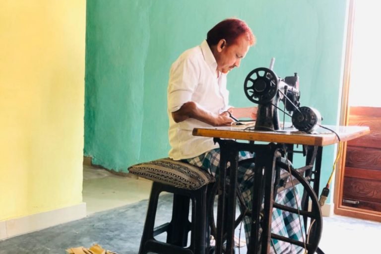 कोविड-19: हादसे में टूट गया था हाथ, लेकिन कोरोना से निपटने ऐसे मदद कर रहे अब्दुल जब्बार Covid-19: The arm was broken in the accident, but Abdul Jabbar is helping to deal with Corona | sukma – News in Hindi