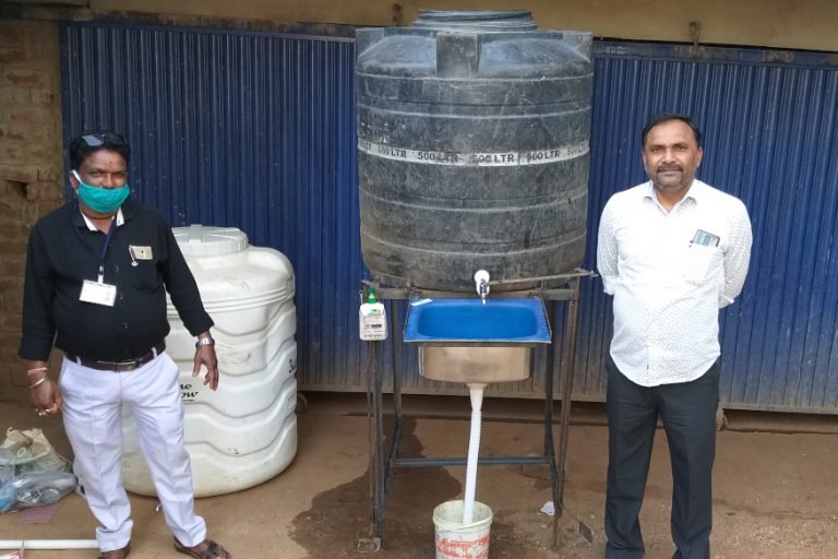 जशपुर: कोरोना संक्रमण के खतरे से बचने पब्लिक प्लेस लगा पैर से ऑपरेट होने वाला वॉश बेसिन Jashpur: Foot-operated wash basin installed in public place to avoid danger of corona infection | jashpur – News in Hindi