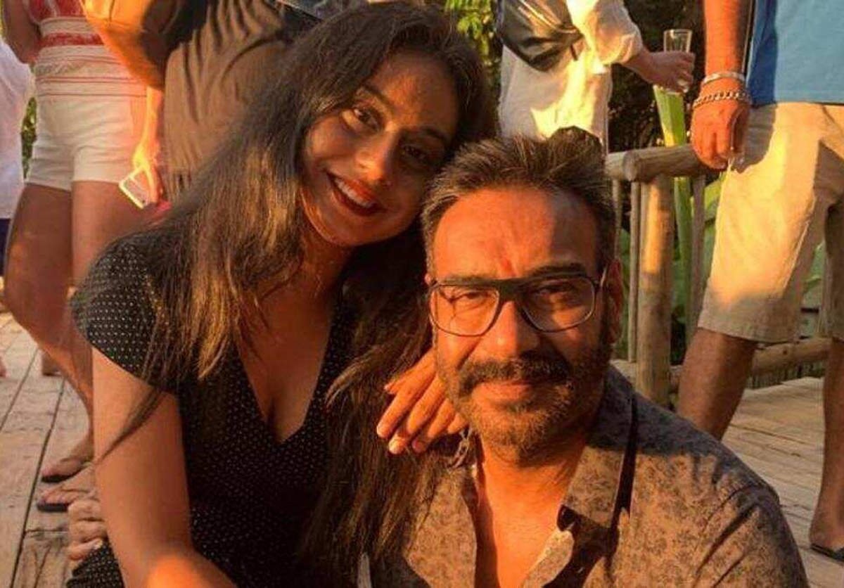जब मंदिर में इस तरह के कपड़े पहनने पर ट्रोल हो गई थी अजय देवगन की बेटी न्यासा जब मंदिर में इस तरह के कपड़े पहनने पर ट्रोल हो गई थी अजय देवगन की बेटी न्यासा