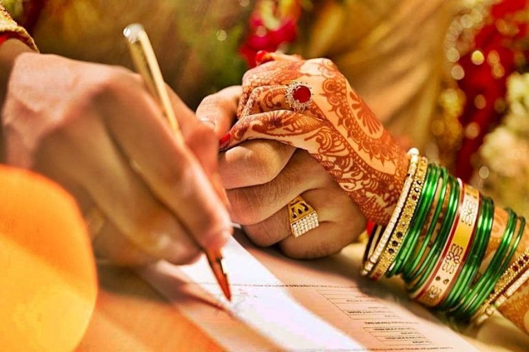 Lockdown: मुंबई में दूल्हा और बरेली में दुल्हन, रायपुर से पंडित जी ने कराई ऑनलाइन शादी | raipur – News in Hindi