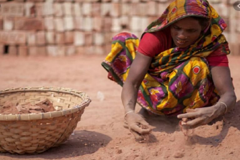छत्तीसगढ़: मनरेगा पर निर्भर हैं साढ़े 31 लाख परिवार, अब मजदूरी में पैसे की जगह राशन देने का प्लान Chhattisgarh: 31.5 million families are dependent on MNREGA, now plan to give ration instead of money in wages | raipur – News in Hindi