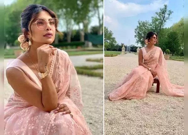 पेस्टल पिंक साड़ी