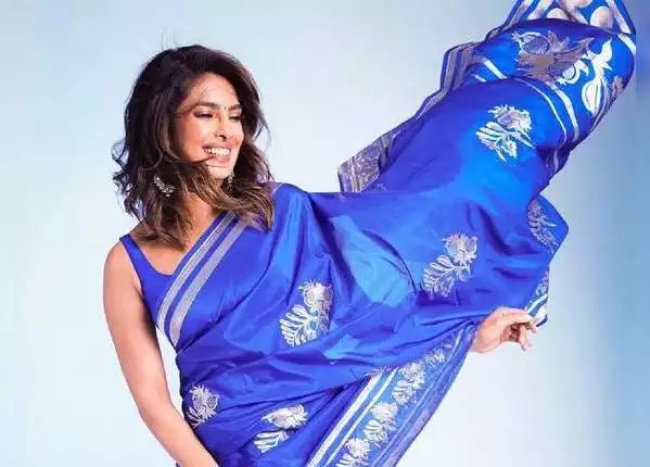 ब्लू साड़ी