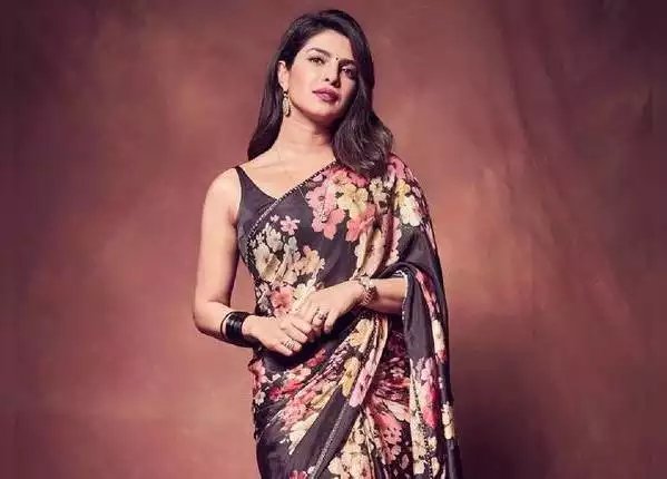 फ्लोरल साड़ी