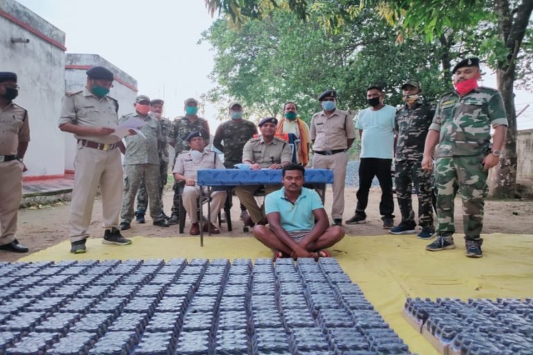 लॉकडाउन की आड़ में नशीली दवा बेचने की कोशिश, जशपुर में लाखों का कफ सिरप बरामद, An attempt to sell drugs under the cover of lock down cough syrup of lakhs recovered in Jashpur | jashpur – News in Hindi