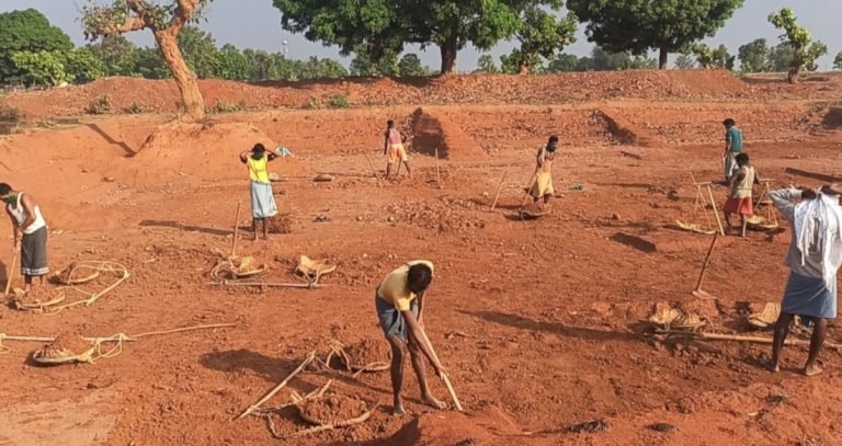लॉकडाउन में 37 हजार ग्रामीणों को ऐसे मिलेगा रोजगार, सूरजपुर कलेक्टर ने कही ये बात, 37 thousand villagers will get employment in lockdown due to manrega in Surajpur | surajpur – News in Hindi
