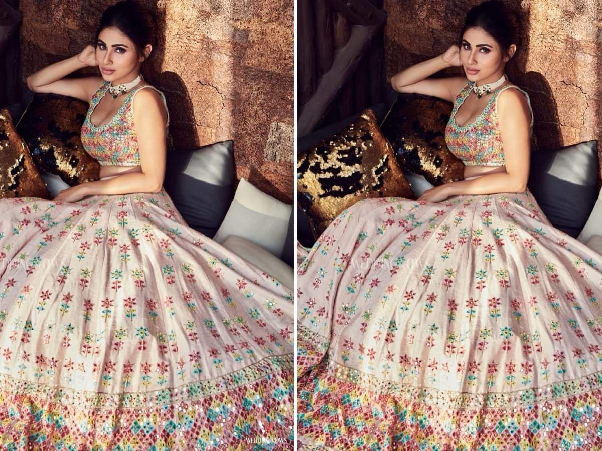 बोट नेक बेज लहंगा