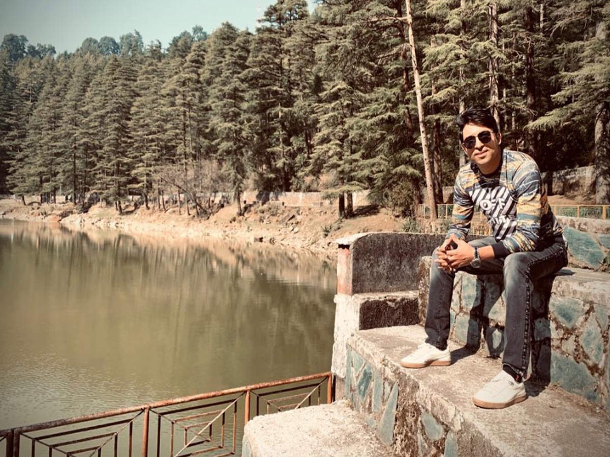 स्वेटशर्ट ऐंड जींस