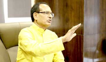 मुख्यमंत्री श्री चौहान ने अन्य राज्यों से लौटे मजदूरों से की बातचीत
