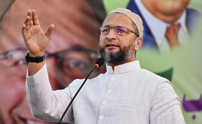लॉकडाउन के दौरान प्रवासी कामगारों को हुई परेशानी को लेकर ओवैसी का PM मोदी पर हमला, ट्वीट कर कहा...