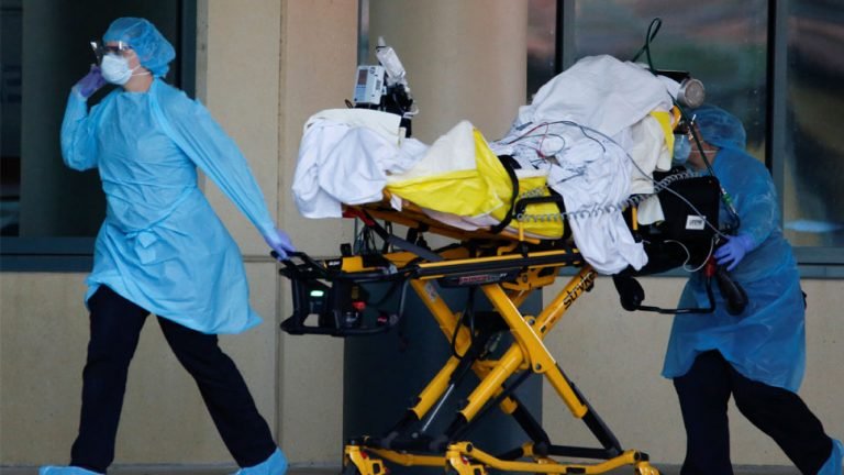 COVID-19: Global deaths toll 50,000; total cases 10 lakh | दुनिया में कोरोना वायरस से मरने वालों की संख्या 50,000 पार; अमेरिका,स्पेन में संकट गहराया