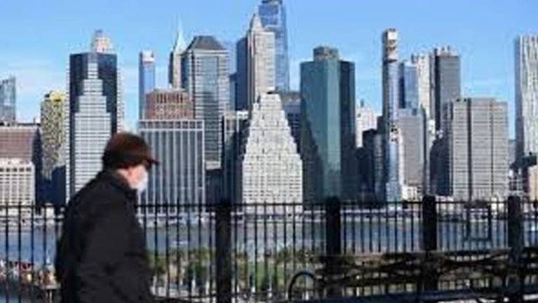 america coronavirus crisis farmers are facing huge loss | कोरोना संकट: अमेरिकियों को सड़क पर फेंकना पड़ रहा दूध, भारी नुकसान से किसान बेहाल