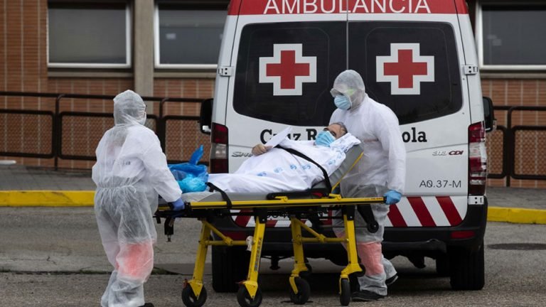 Number of deaths in a day less than 400 in Spain | स्पेन में COVID-19 से एक दिन में मौतों की संख्‍या पहली बार हुई इतनी कम