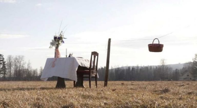 Table for one! Swedish restaurant takes social distancing to another level | सोशल डिस्टेंसिंग का नायब उदाहरण पेश कर रहा है ‘टेबल फॉर वन’
