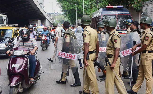 Coronavirus : मुम्बई पुलिस आयुक्त का बड़ा फैसला, 55 साल से ज्यादा उम्र के पुलिस कर्मियों को ड्यूटी से छूट