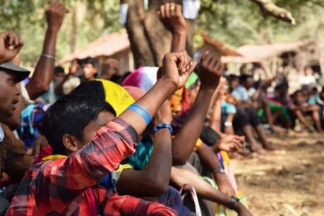 दंतेवाड़ा: पुलिस का दावा- नक्सलियों की इस करतूत से आदिवासियों पर आर्थिक संकट!