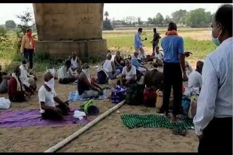 COVID-19: छत्तीसगढ़ की सीमा पर फंसे महासमुंद के 18 तीर्थ यात्री, शासन ने सीमा प्रवेश करने की नहीं दी अनुमति