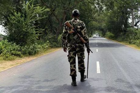 लॉकडाउन: नक्सलियों ने की थी CRPF कैंप के पास ब्लास्ट की साजिश, बम बरामद लॉकडाउन: नक्सलियों ने की थी CRPF कैंप के पास ब्लास्ट की साजिश, बम बरामद