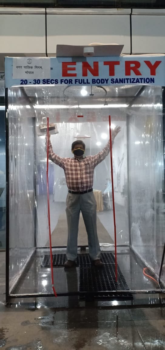 भोपाल के इंजीनियर का कमाल; सिर्फ 30 हजार में बनाया 2 लाख रुपये का फुल बॉडी सेनिटाइजर