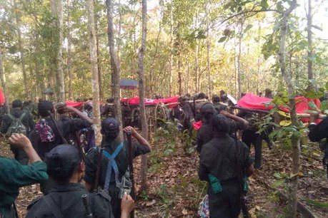 COVID-19: लॉकडाउन में आदिवासियों का राशन लूट रहे नक्सली, हर परिवार से 500 रुपये भी मांग रहे!