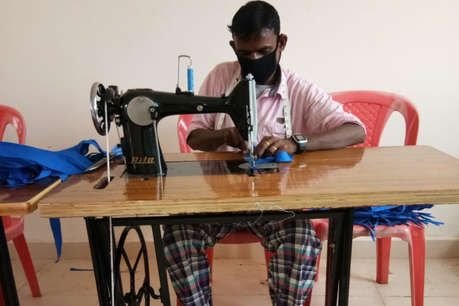 सुकमा में कोरोना से जंग के लिए पुलिस लाइन में मास्क बना रहा है सरेंडर नक्सली