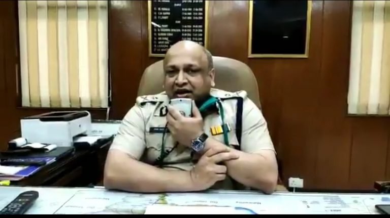 इंदौर IG ने वायरलेस सेट पर गाया “हम होंगे कामयाब एक दिन” ,देखें Video