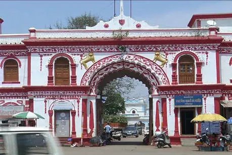 कोरोना से जंग में खुला बस्तर के राजमहल का द्वार, 1966 के बाद फिर बंटा 'खजाना'