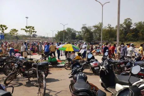 72 घंटे का कर्फ्यू खुलने के बाद राजधानी में उड़ी लॉकडाउन की धज्जियां, भीड़ कम करने प्रशासन पस्त