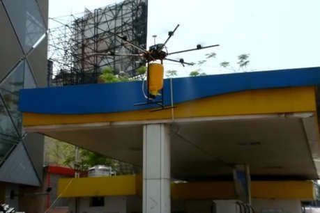 रायपुर को सेनेटाइज करने पुलिस ने बनाया स्पेशल ड्रोन, 5 लीटर की बॉटल लेकर उड़ने की क्षमता