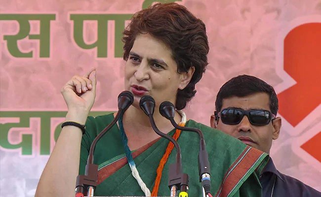 Coronavirus: प्रियंका गांधी ने शेयर की आगरा के मेयर की चिट्ठी, बोलीं- शहर के हालात खराब, रोज सामने आ रहे कोरोना के मरीज