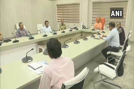 Covid-19: सीएम योगी ने यूपी के 377 धार्मिक नेताओं से की बातचीत