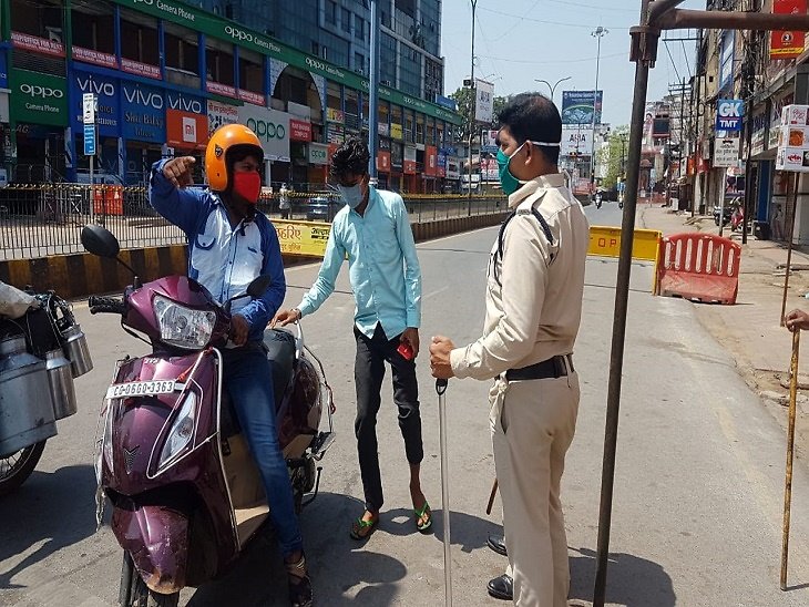 Raipur News In Hindi : Coronavirus Raipur Ujjain Latest Update: Chhattisgarh Police Action On Lockdown Violators | पुलिस सख्त, बेवजह घूमने वालों की गाड़ियां जब्त, अधिकारियों पर भी कार्रवाई; गश्त पर निकले कलेक्टर-एसपी