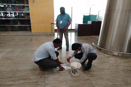 Lockdown 2.0: रायपुर एयरपोर्ट में 'सोशल डिस्टेंसिंग' के लिए की मार्किंग, शुरू हो सकती हैं उड़ानें