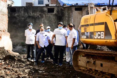 रायपुर में बारिश से पहले नालों की सफाई, महापौर एजाज ढेबर ने किया निरीक्षण