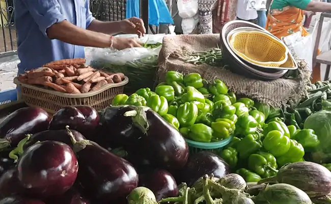 Coronavirus Outbreak: नोएडा के सील किए गए 'हॉट स्पॉट' में ये सब्जी/फल विक्रेता देंगे सेवाएं, DM ने किया ट्वीट