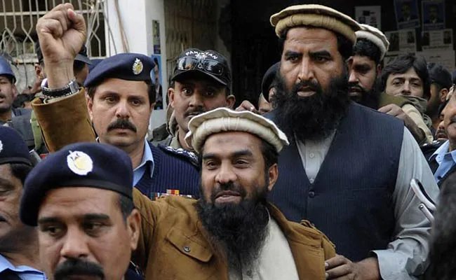 FATF की बैठक से पहले पाकिस्तान ने मुंबई हमले के मास्टरमाइंड लखवी सहित 1800 आतंकियों के नाम निगरानी सूची से हटाए