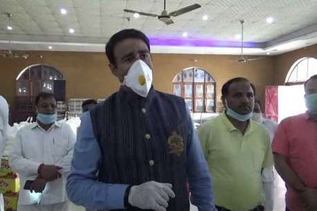 मेरठ: बीजेपी MLA संगीत सोम ने एक लाख लोगों में बांटा एक महीने का राशन