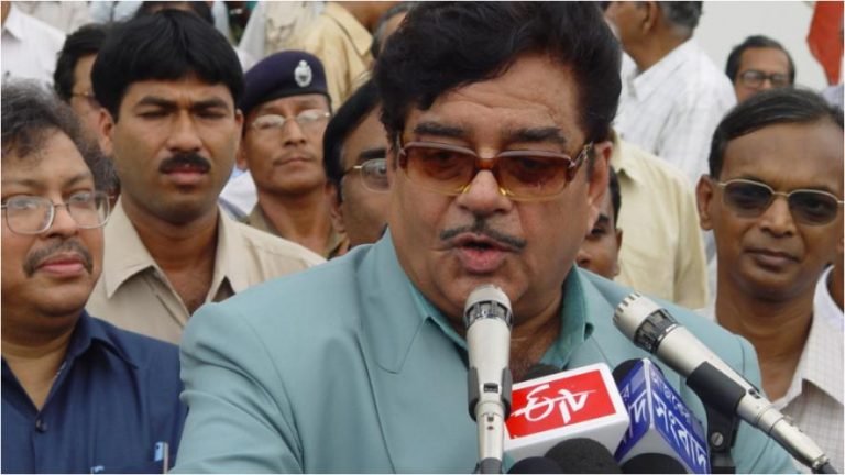 Shatrughan Sinha Speakes On Pulwama Terror Attack Calls T Is A Shameful Act Of Cowardice | Pulwama Terror Attack पर बोले शत्रुघ्न सिन्हा, कहा ” जोश में नहीं सोच-समझ कर वार करना होगा”