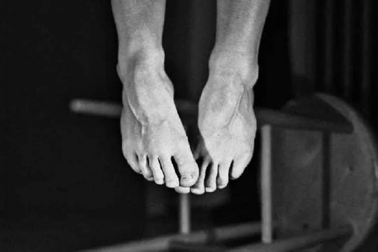 धमतरी के जंगल में पेड़ से लटकी मिली कपल की लाश, जांच में जुटी पुलिस corpse of a couple found hanging from a tree in the forest of Dhamtari, police engaged in investigation | chhattisgarh – News in Hindi