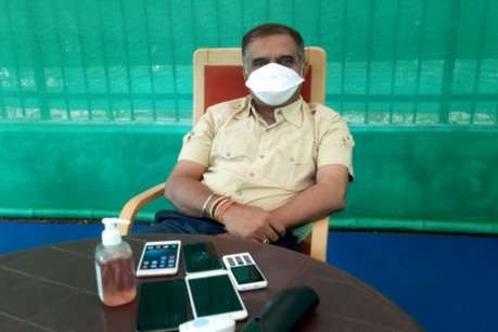 कोरोना: छत्तीसगढ़ DGP ने संक्रमण से बचने लग्जरी दफ्तर छोड़ टेंट में बनाया ठिकाना, यहीं से कर रहे काम