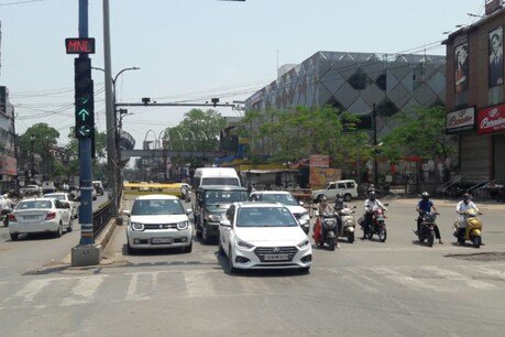 COVID-19: रायपुर में ट्रैफिक का ग्रीन सिग्नल संकते है कि हालात अब ठीक हैं!