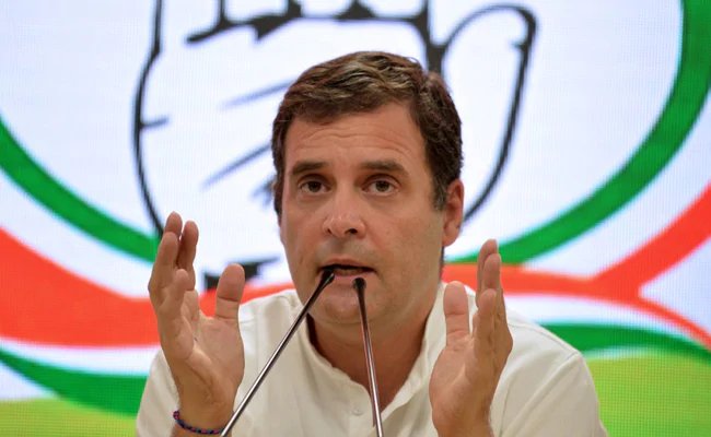 Coronavirus Pandemic: राहुल गांधी ने कोरोना संकट के समय सेवा में जुटे कर्मियों की प्रशंसा में कही यह बात..