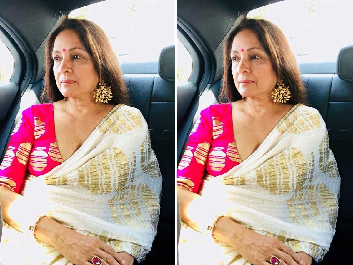 वाइट ब्लाउज विद पिंक साड़ी वाइट ब्लाउज विद पिंक साड़ी