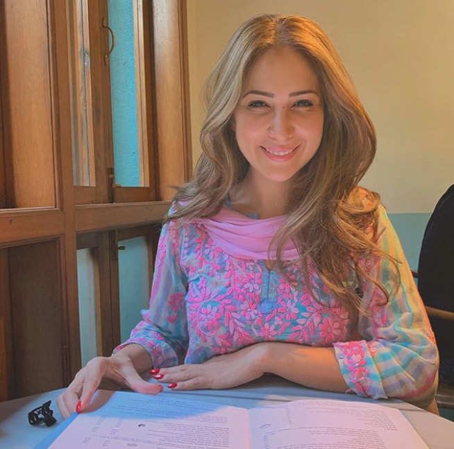स्वीट ऐंड सिंपल सूट लुक