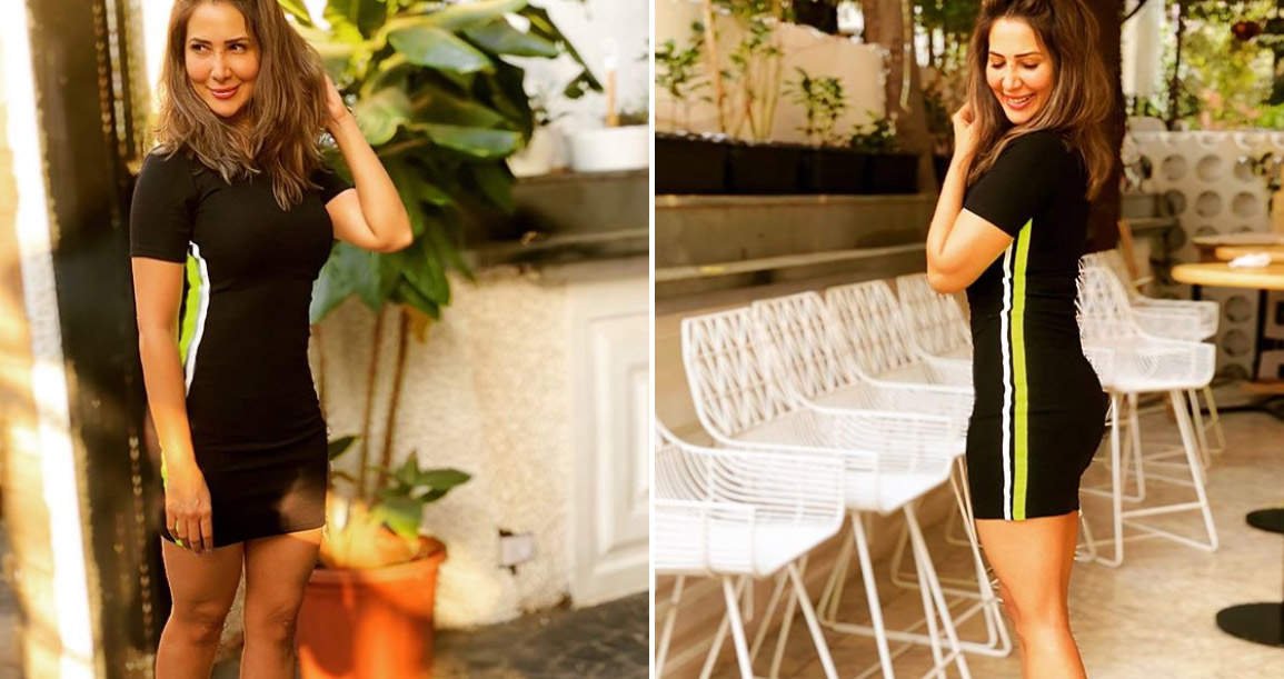 ब्लैक शॉर्ट ड्रेस में स्पोर्टी लुक