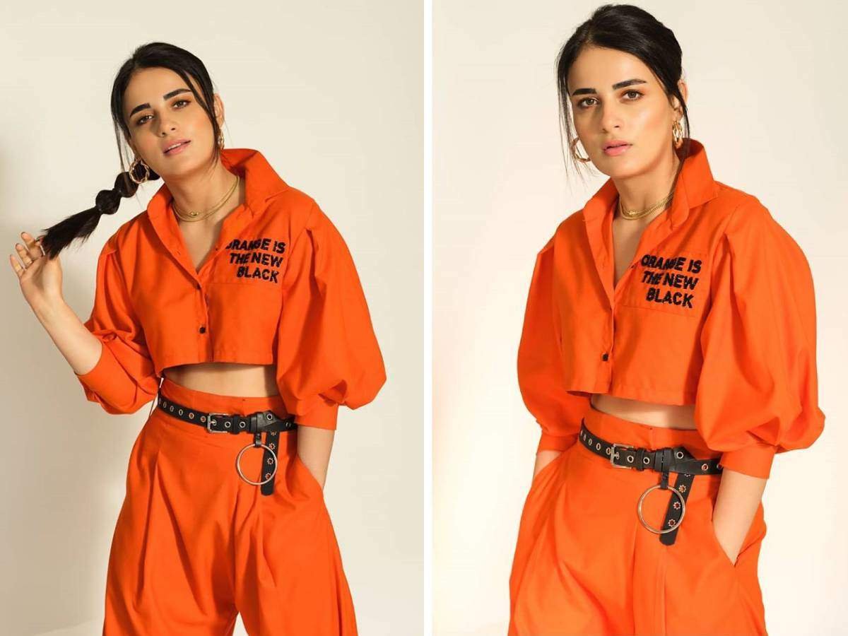 ऑरेंज को-ओर्ड सेट