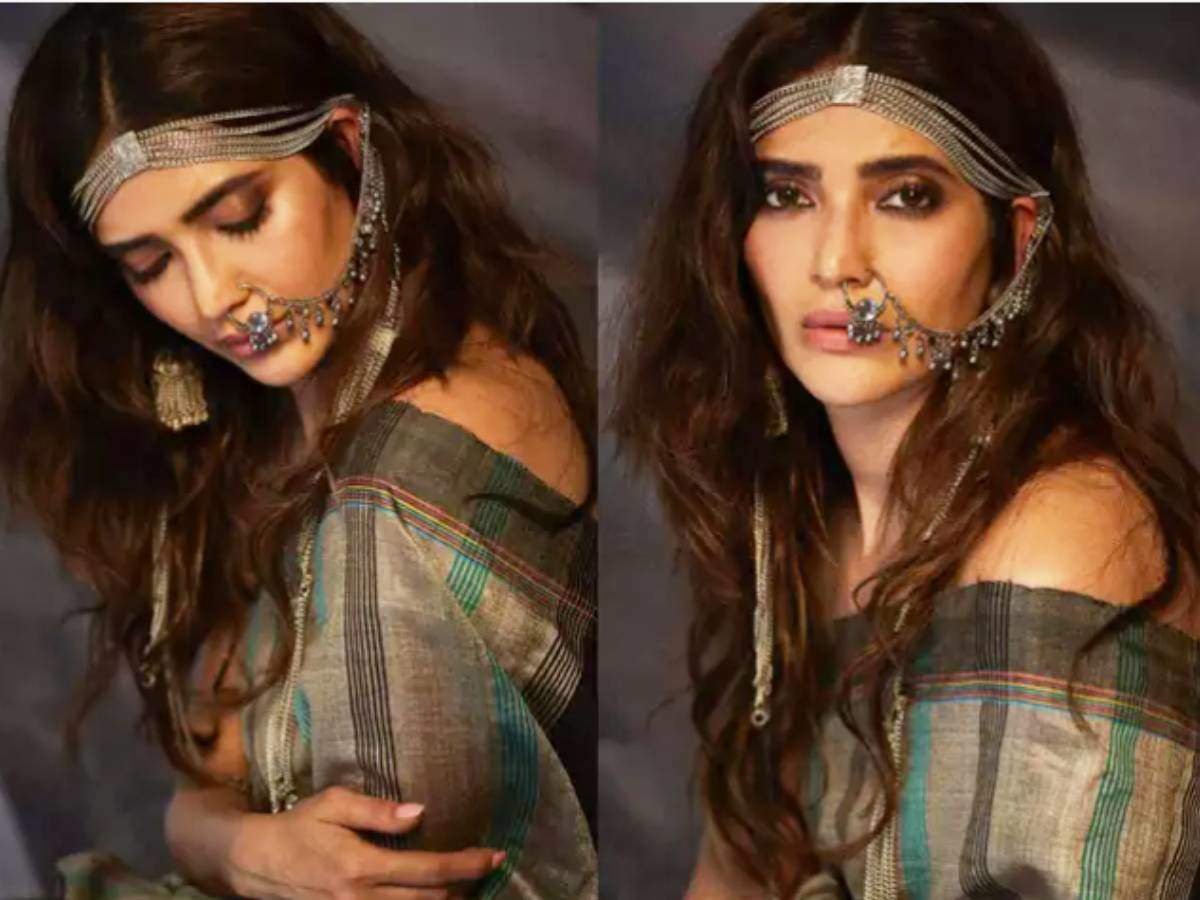 ग्रे चेक्ड साड़ी ग्रे चेक्ड साड़ी