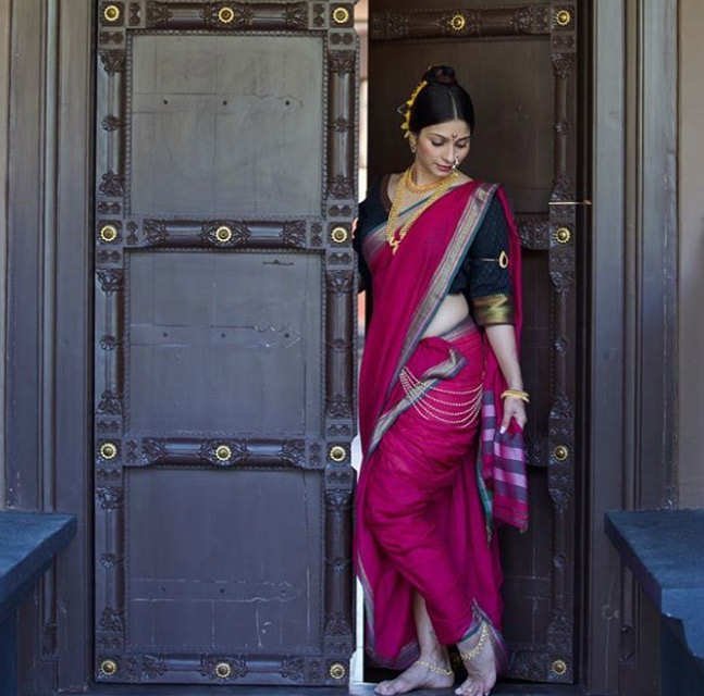 पिंक कलर में फब रही थीं तनीषा पिंक कलर में फब रही थीं तनीषा