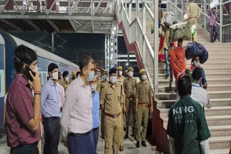 UP में फंसे प्रवासी श्रमिकों के लिए शुरू हुई स्पेशल ट्रेन, 1630 यात्रियों को लेकर छत्तीसगढ़ हुई रवाना|shramik special train started today from lucknow to Chhattisgarh carrying 1630 passengers nodtg | raipur – News in Hindi