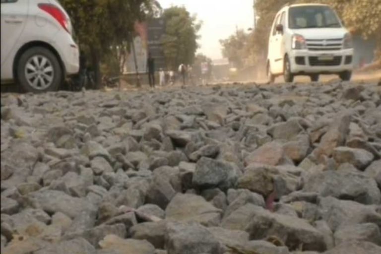 3 साल में 50 फीसदी भी नहीं बन पाई 50 KM सड़क, 205 करोड़ की लागत का ये काम बना मुसीबत 50 KM road could not be constructed even in 3 years, this work costing 205 crores became trouble | kawardha – News in Hindi